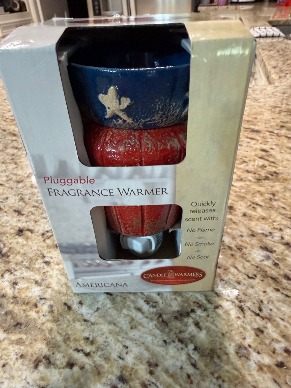 NWT Candle Warmers Americana American Flag Patriotic Wax Melt Fragrance Warmer